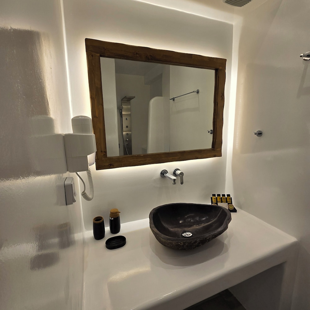 Merovigliosso Studios And Apts 46/50