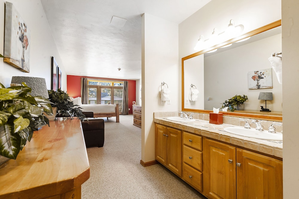 The Caledonian By All Seasons Resort Lodging 10/80