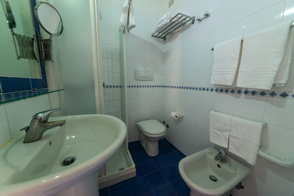 Hotel Villa Ireos 47/50