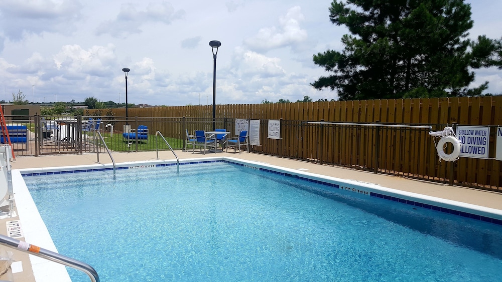 HOLIDAY INN EXPRESS NORTH AUGUSTA 37/55