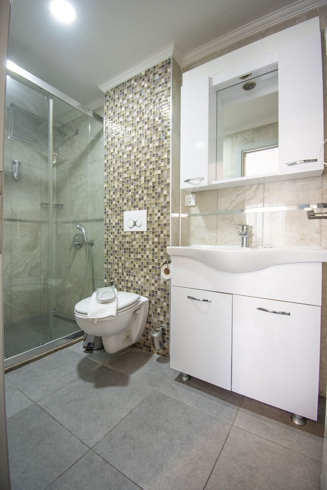 M Suite Hotel 47/50