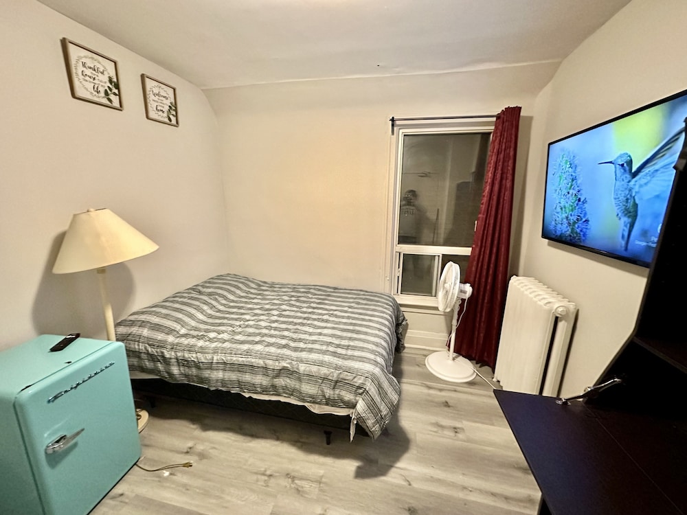 Toronto Furnished Living 14/52