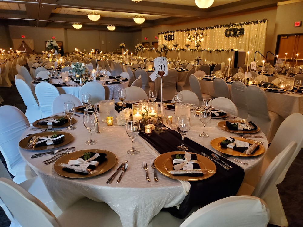 Crossroads Hotel Huron Event Center 31/50