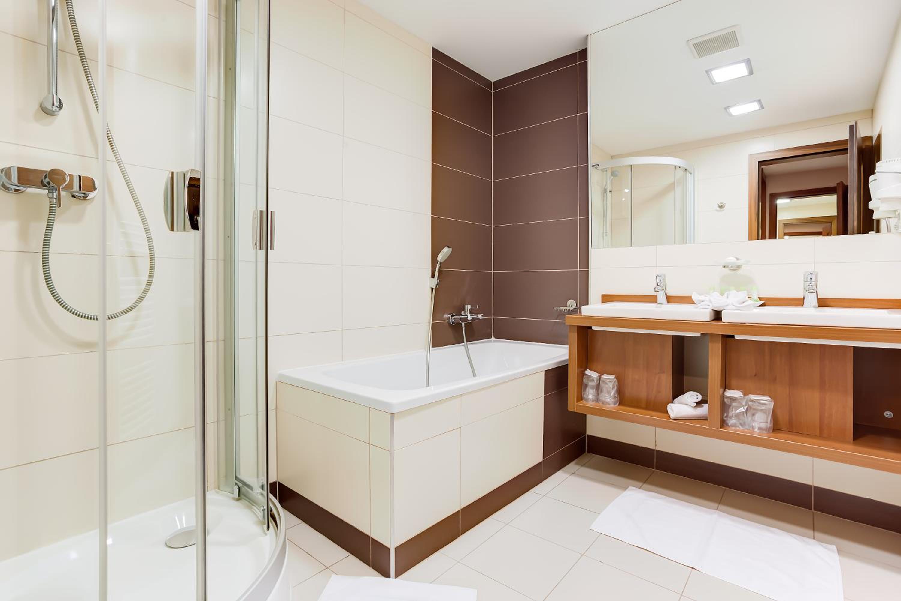 جناح عائلي، Hotel Janosik 5/6