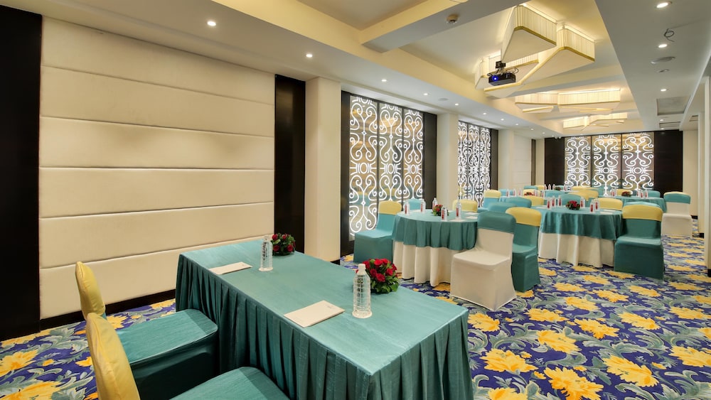 Golden Tulip Essential Jaipur 39/43