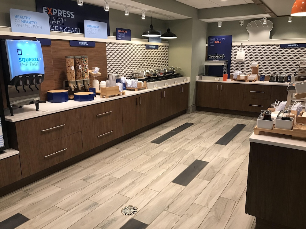 Holiday Inn Express Hotel and Suites Mt. Juliet-Nashville Area 10/70