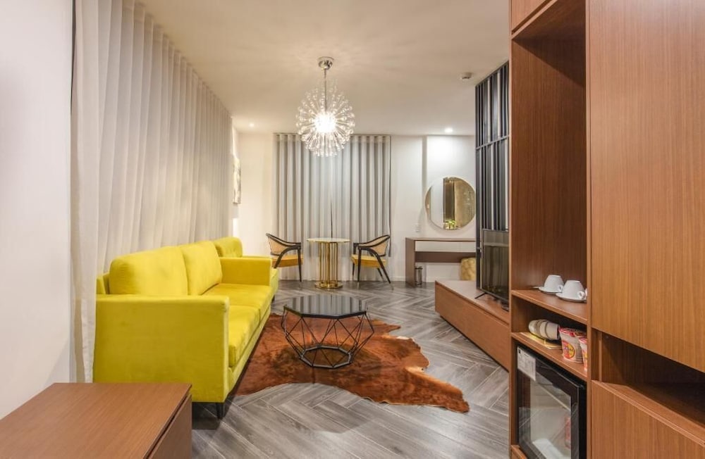 Len's Hotel 33/50