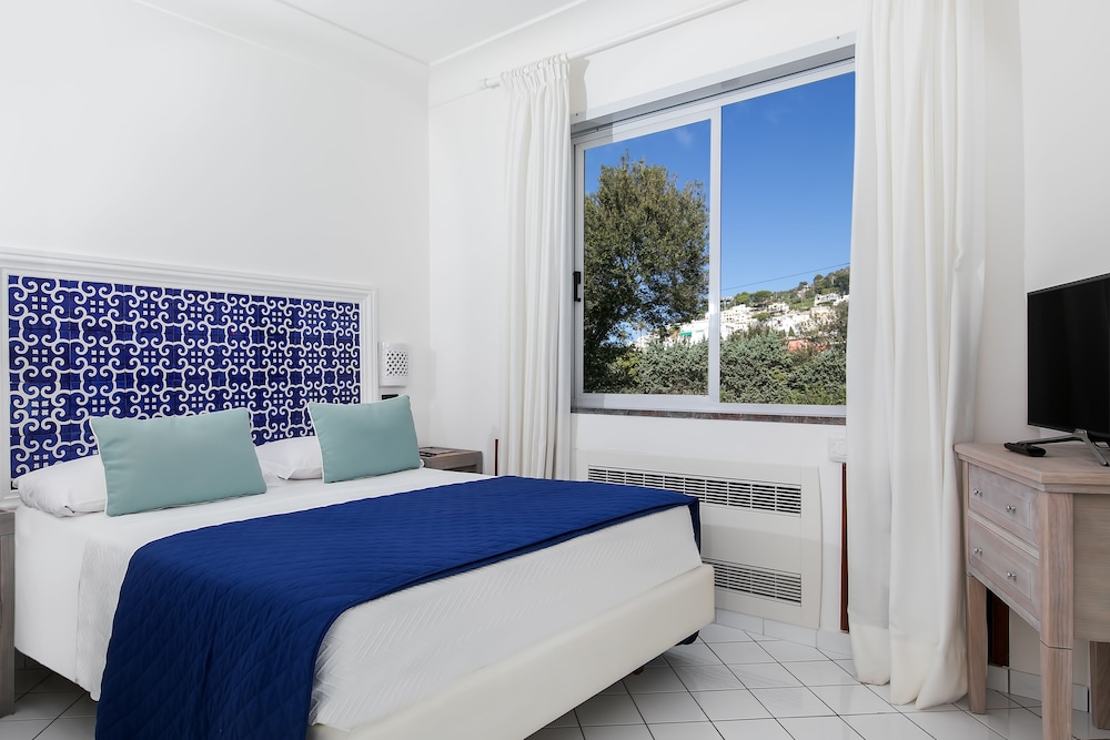 SUPERIOR, DOUBLE BED, CITY VIEW