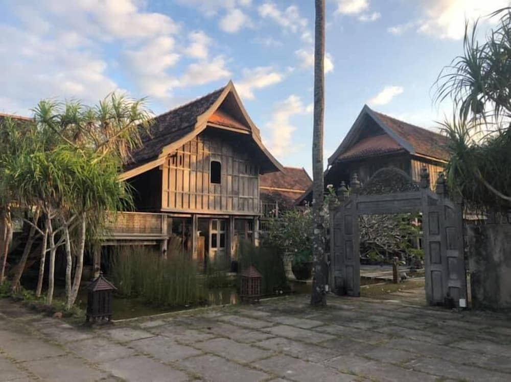 Terrapuri Heritage Village 40/44