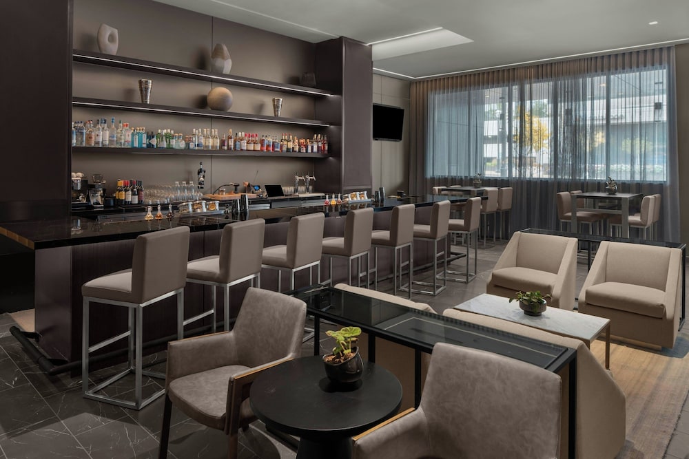AC Hotel St. Louis Clayton 28/38