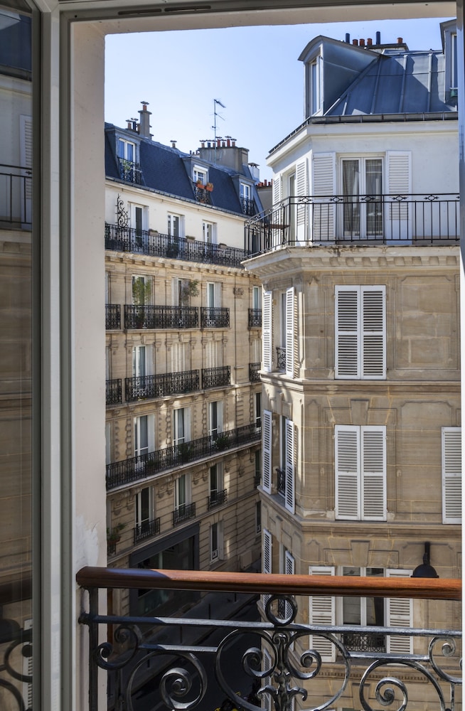 Hotel Le Mireille 3/41