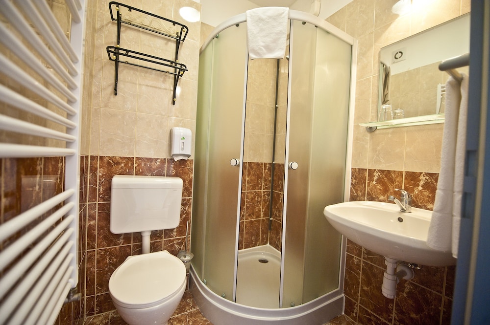Canada Hotel Budapest 46/50