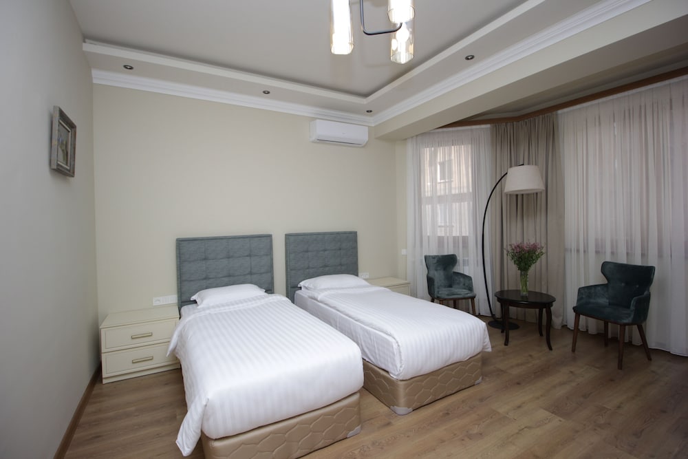 A Hotel Yerevan 7/54