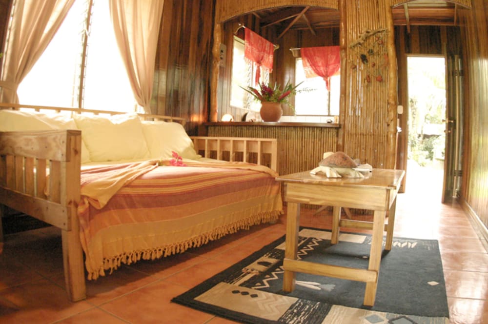 Turtle Beach Lodge 17/50