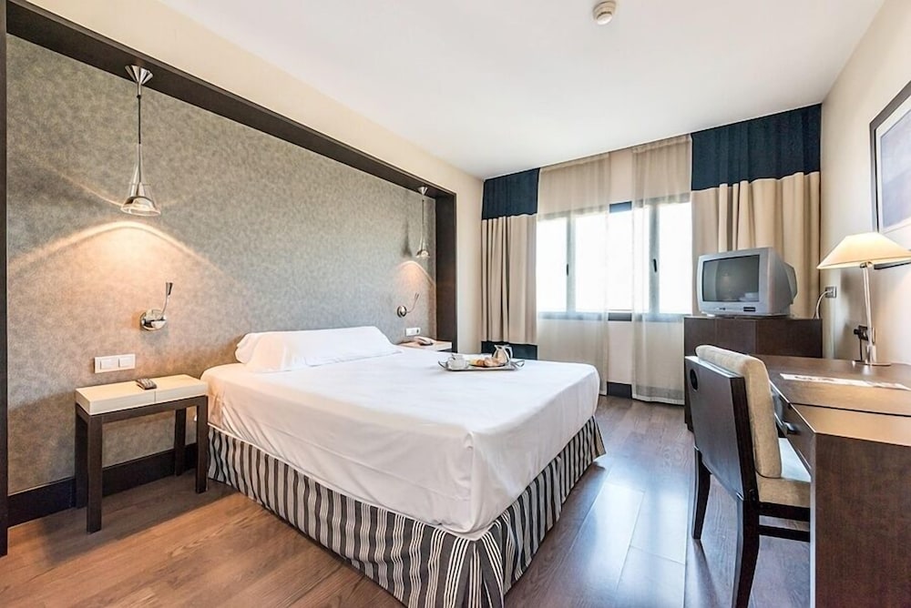 ROOM, SINGLE