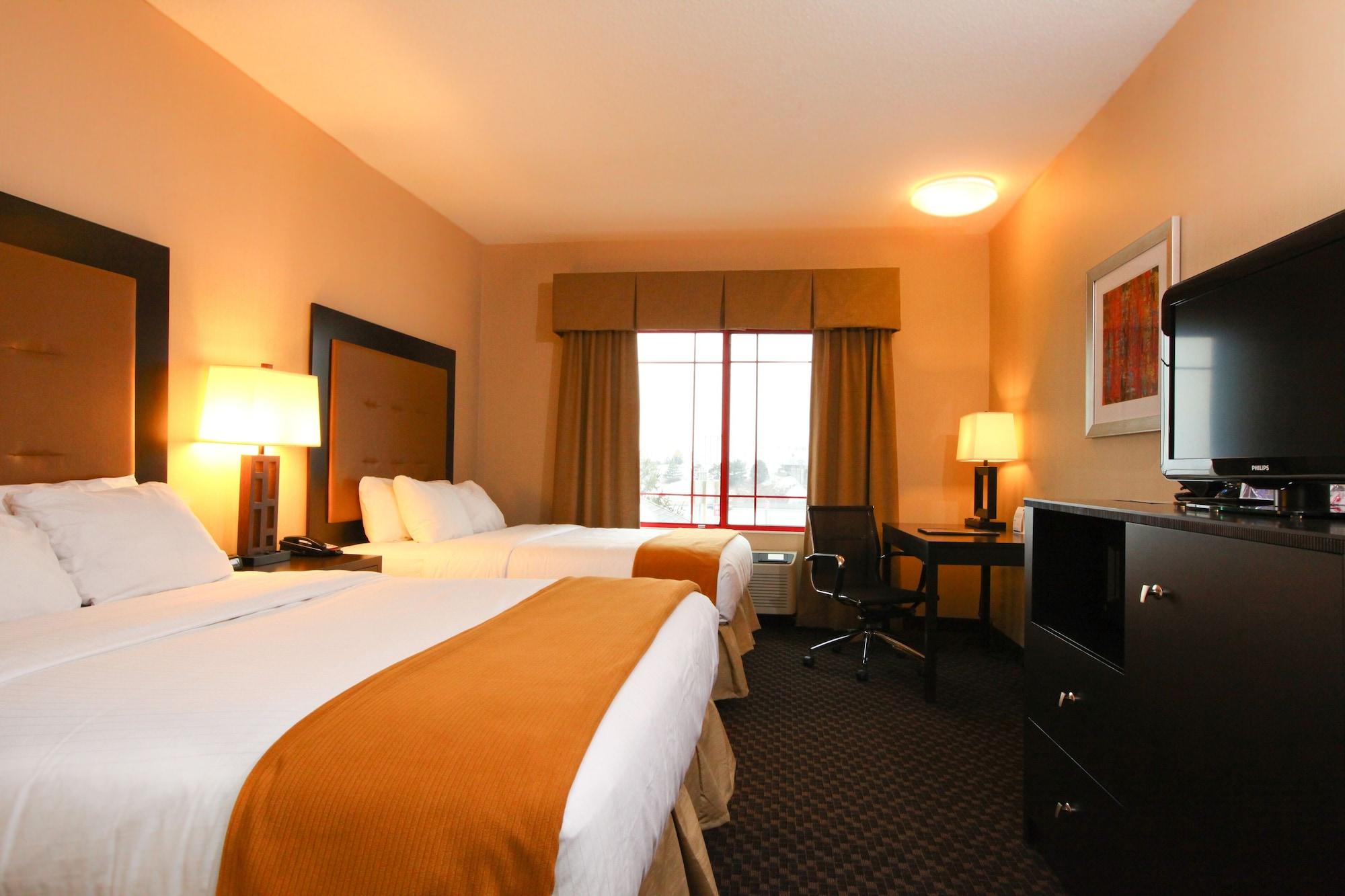 Standard, Multiple Beds, Pool View