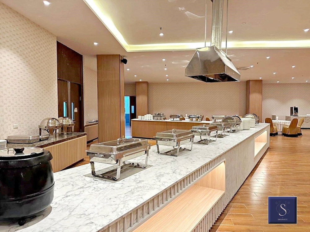 The Srivaree Airport Hotel 36/50