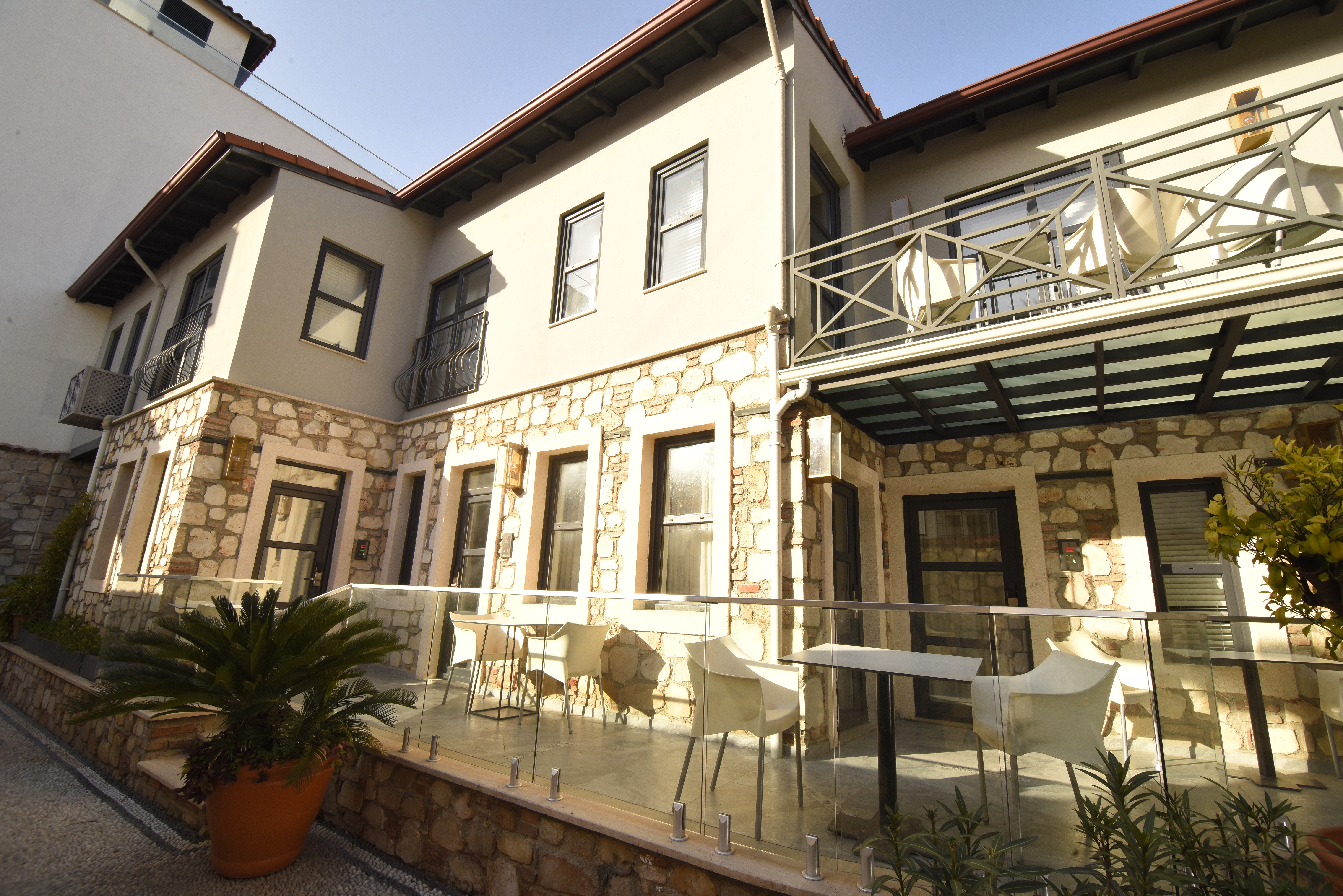 Fiore Garden Suites 6/50