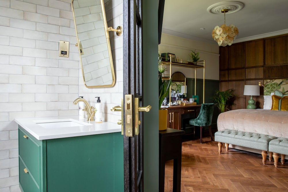 Worplesdon Place Hotel 13/70