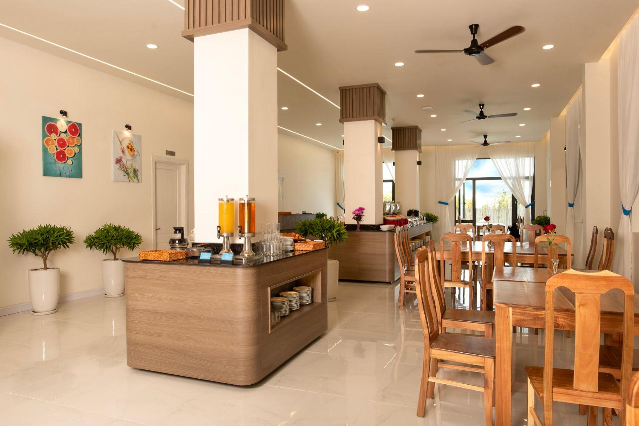 Gold Beach Hotel 75/93