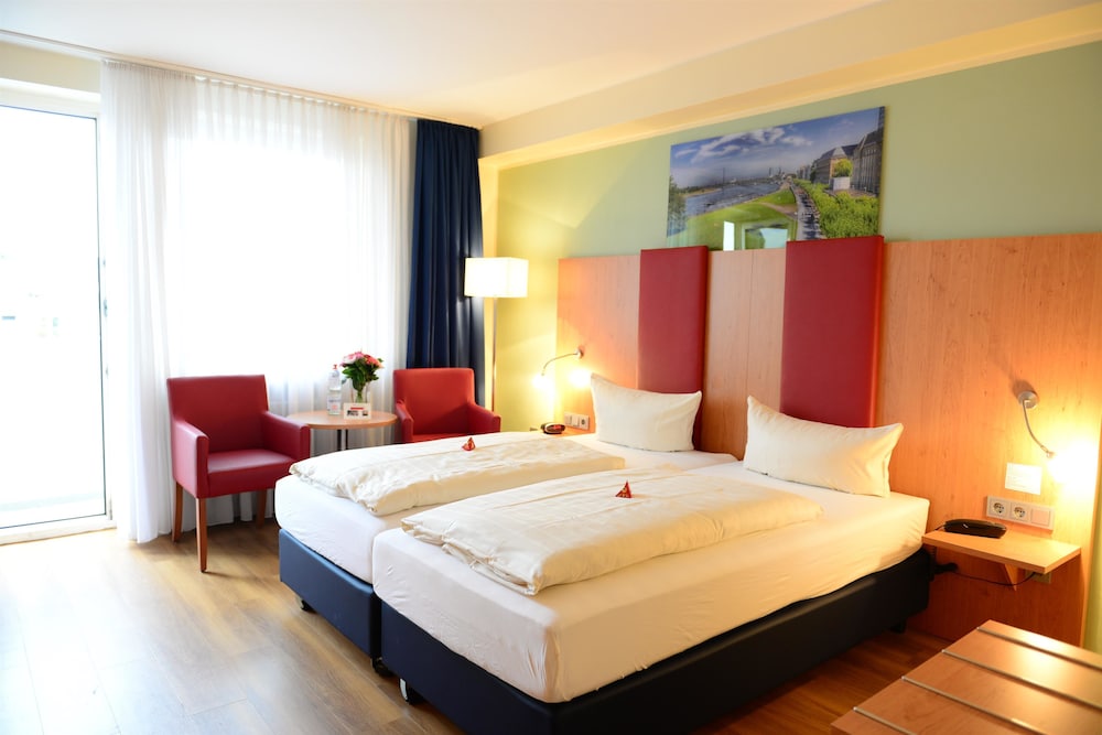 Hotel National Dusseldorf 9/36