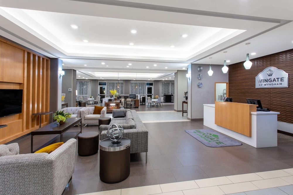 Hawthorn Suites by Wyndham Loveland 33/43