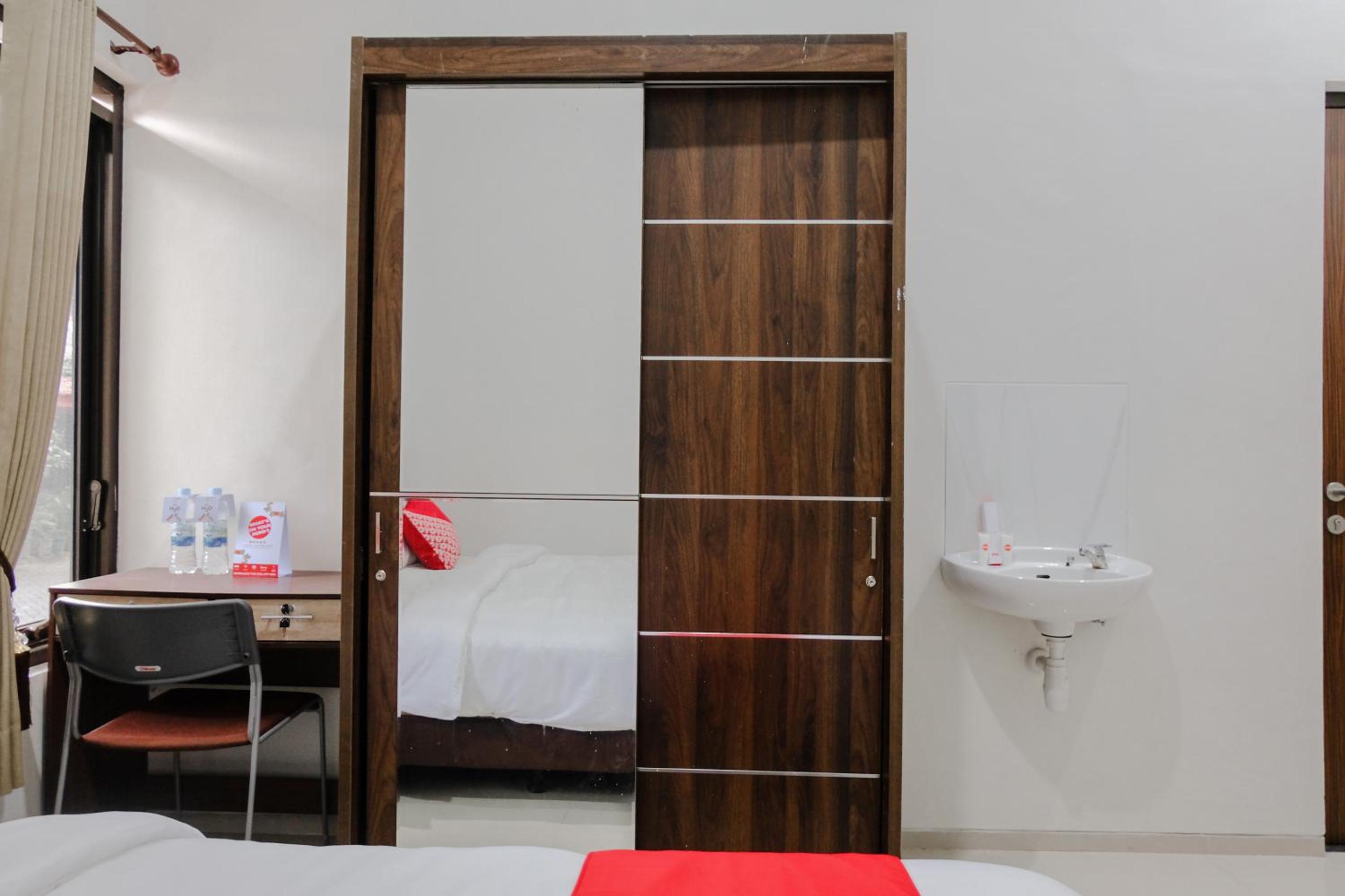 OYO 1038 Embun Pagi Syariah Residence 50/50