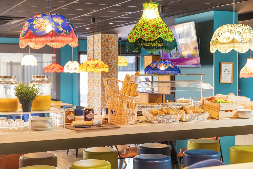 restaurant cafeteria