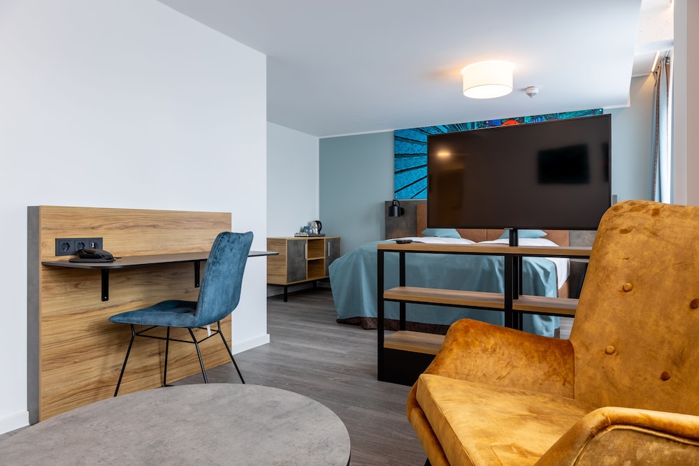 Trip Inn Living and Suites 33/42