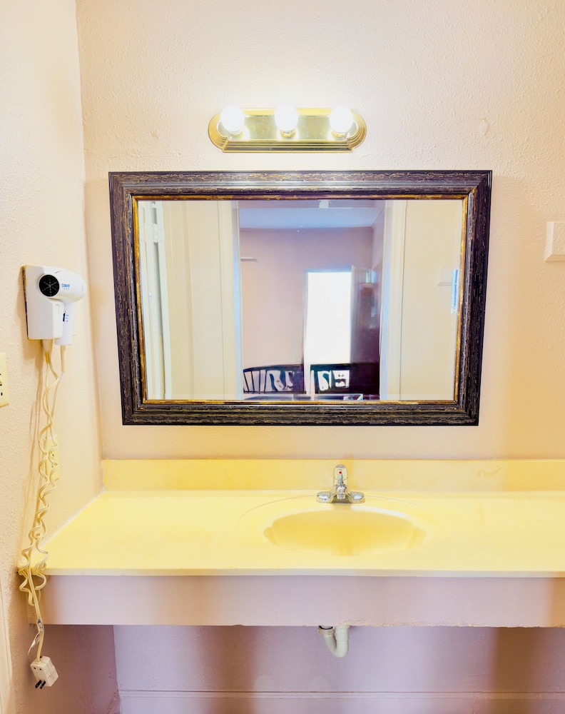 Motel 6 Williamston, NC - Highway 17 9/61