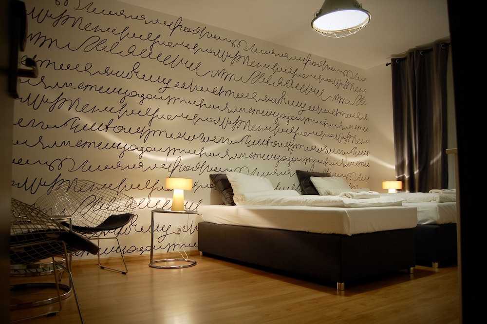 ROOM, TWIN BEDS, SHARED BATHROOM