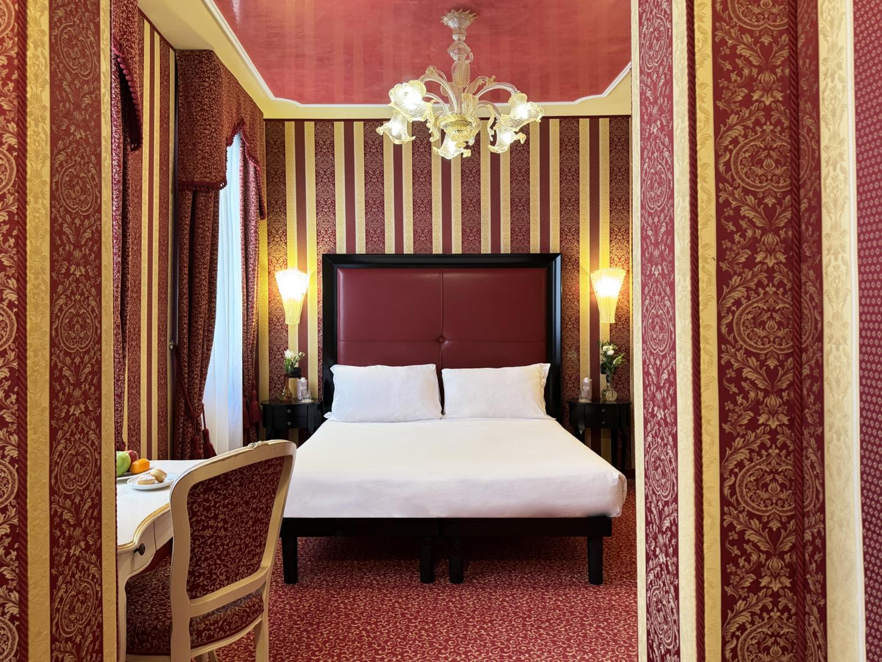غرفة سوبيريور بسرير كوين بإطلالة على القناة، Hotel Alcyone 2/3