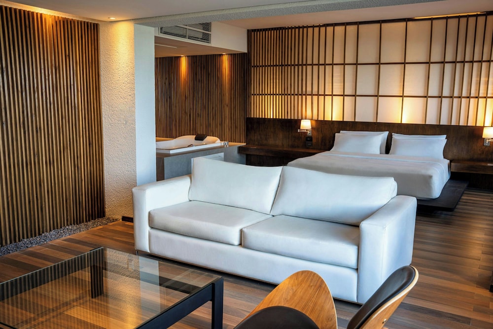 Luxury, Suite, King Bed, River View, Balcony