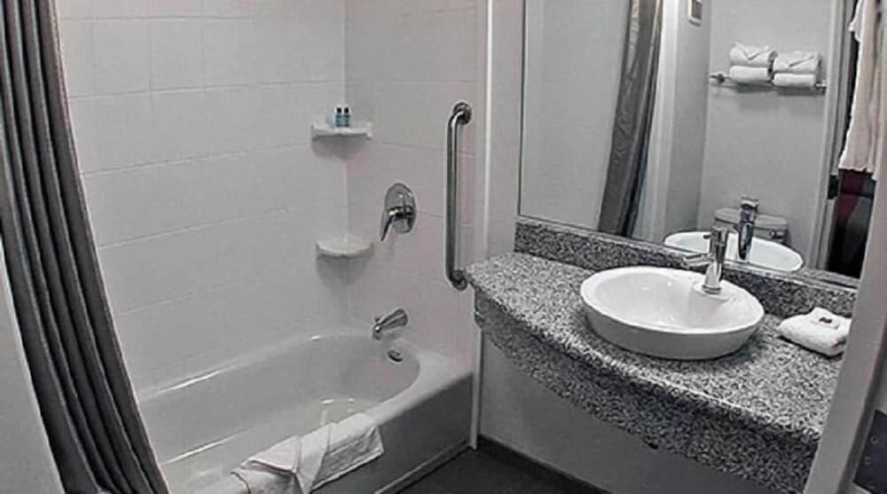 1 Queen Bed - Mob Acc RI Shwr Nsmk Micfridg، Motel6 Marble Falls, TX 8/9