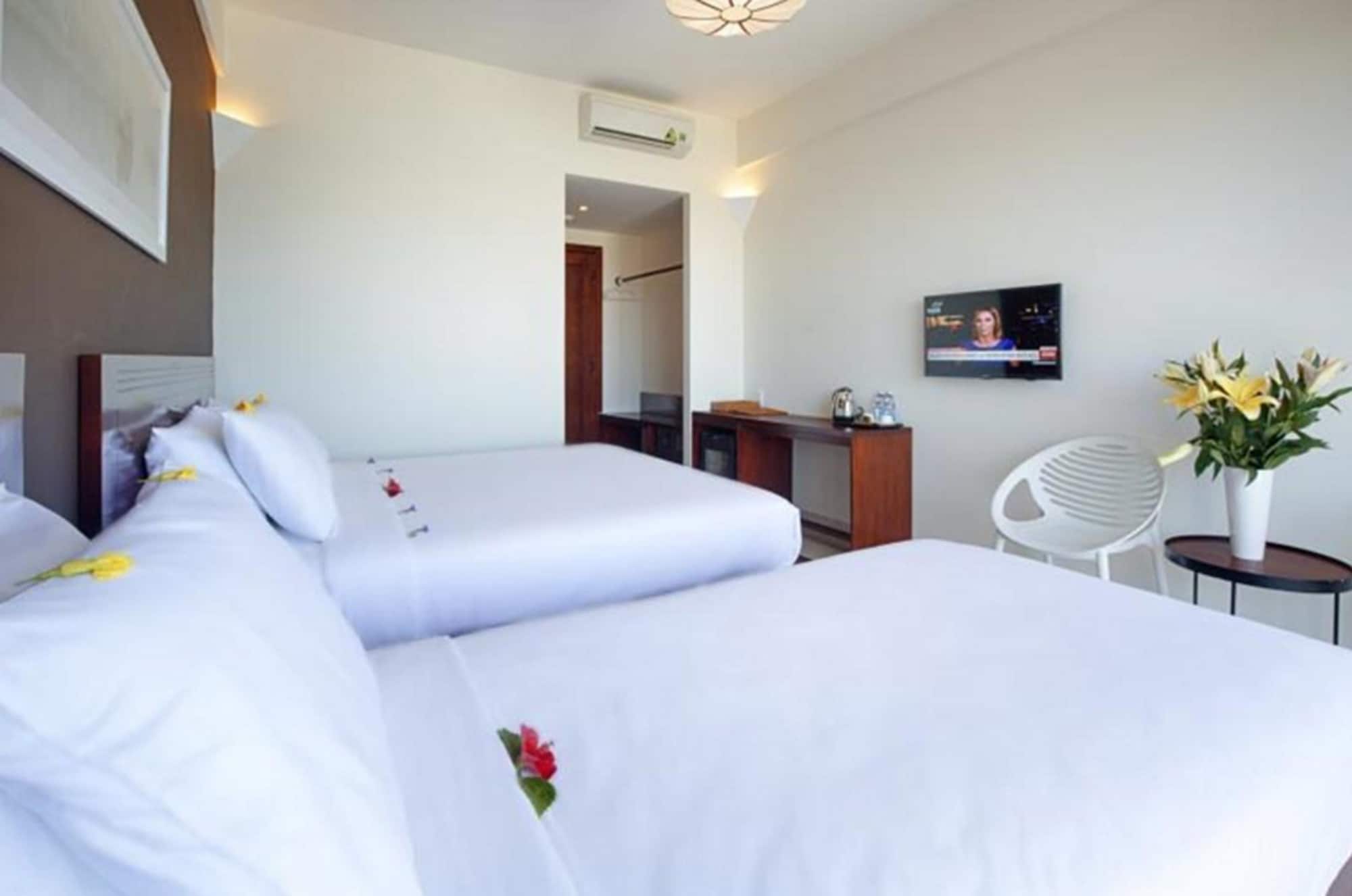 DELUXE, TWIN BEDS