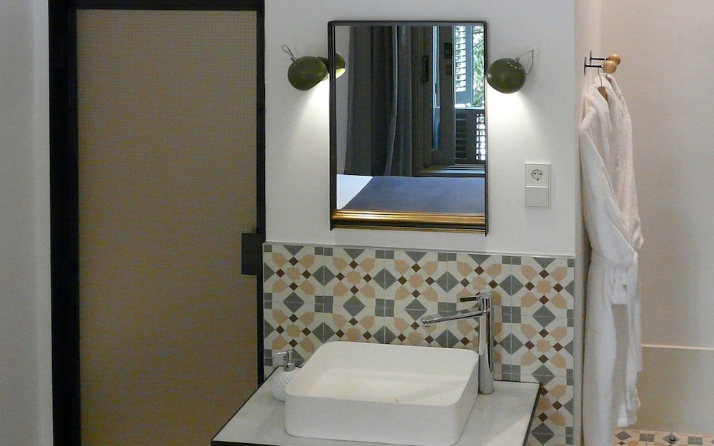 Room, Twin Beds, Street View، Casa Mathilda 3/4