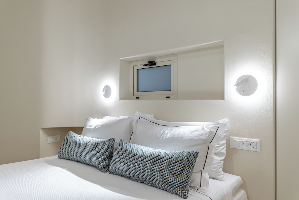 Semi Basement, Deluxe, Apartment, Double Bed، Antony Suites 4/10