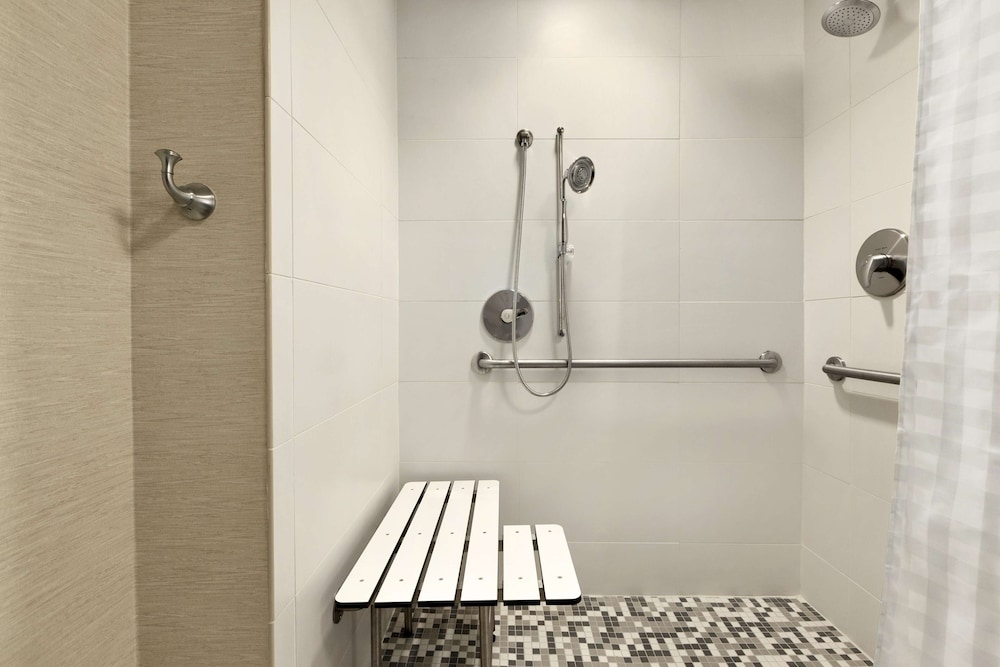 Embassy Suites By Hilton Greenville Downtown Riverplace 12/64