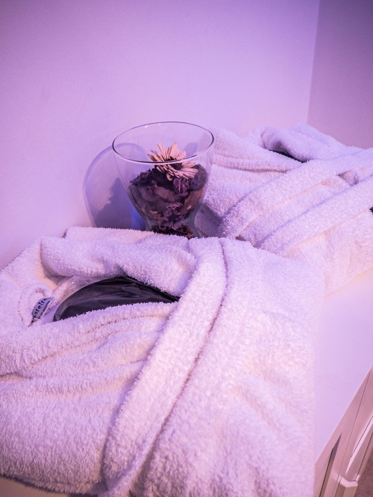 Ride Surf Resort Spa 24/73