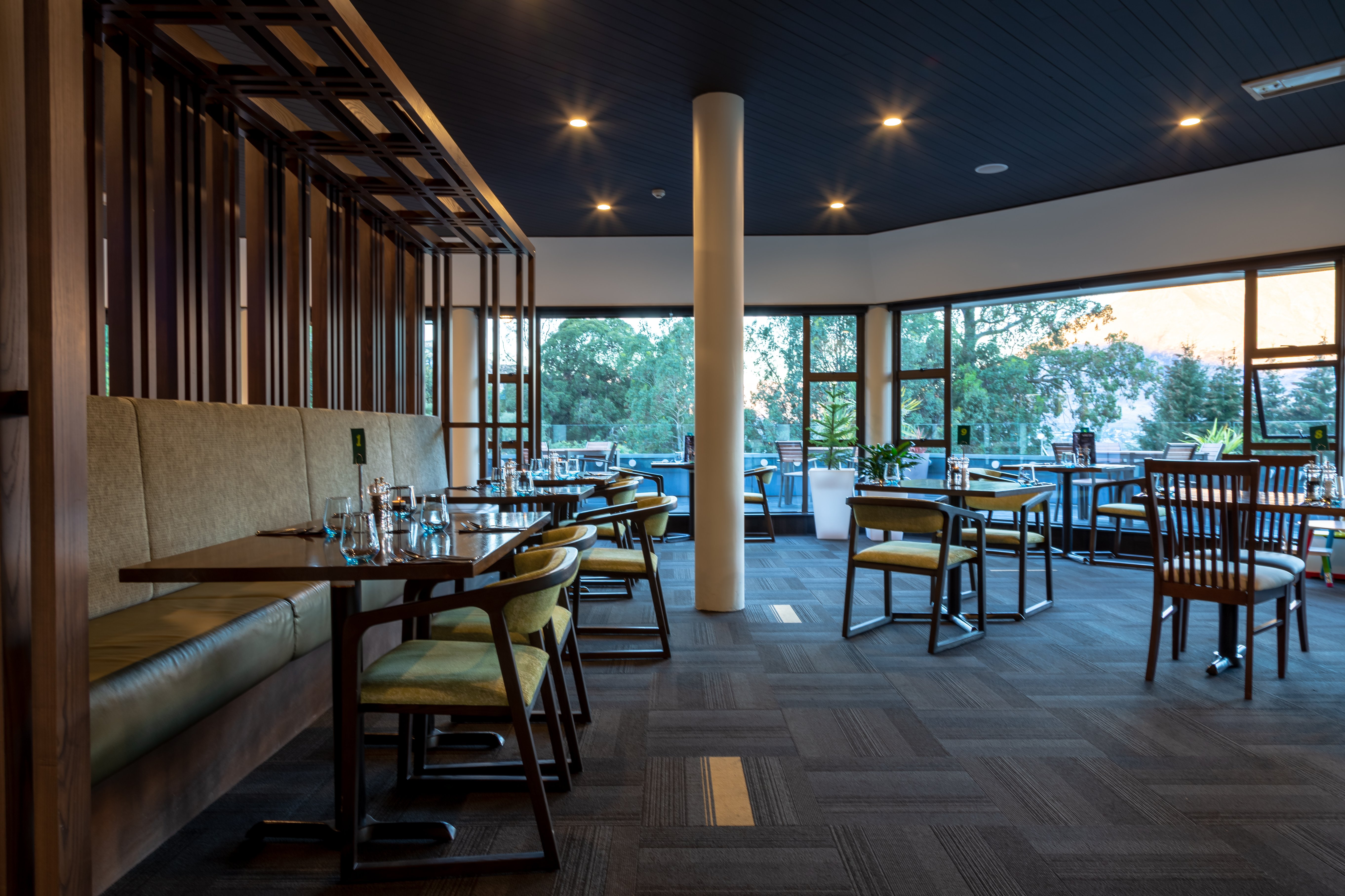 HOLIDAY INN QUEENSTOWN FRANKTON ROAD 58/76