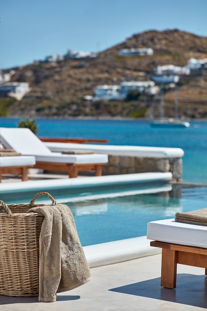 Mykonos Waves Beach House Suites 41/44