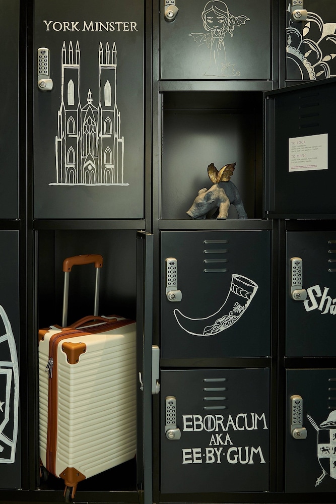 Moxy York 19/50