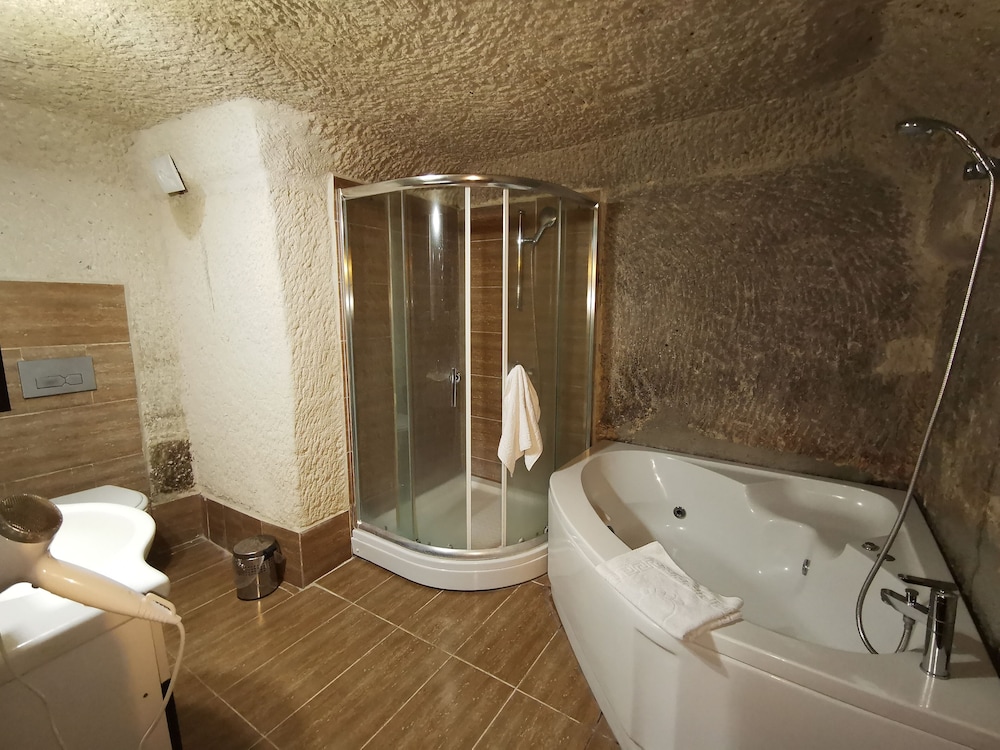 Falcon Cave Suites 44/49