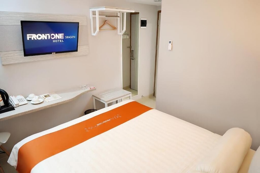 Front One Hotel Sragen 9/15