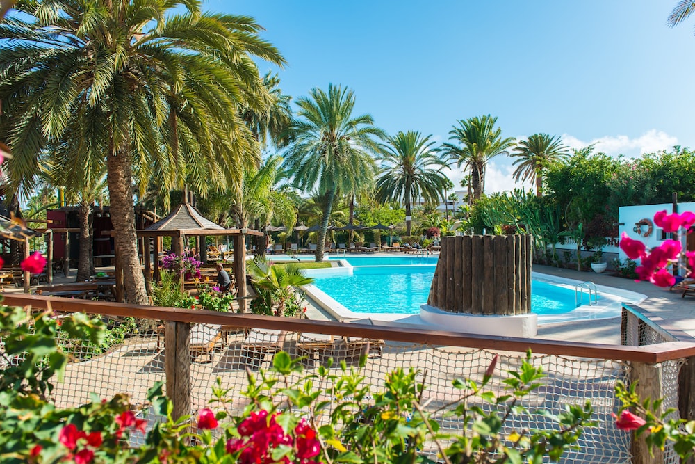 HL Miraflor Suites Hotel 40/44