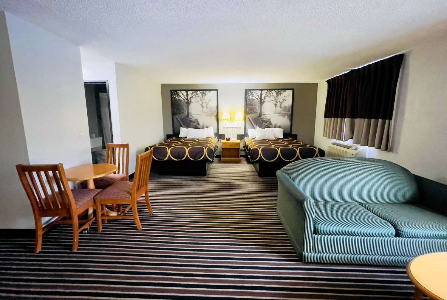 Super 8 By Wyndham Shakopee 14/29
