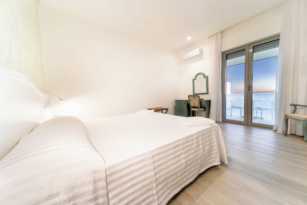 Hotel Poseidon 22/78