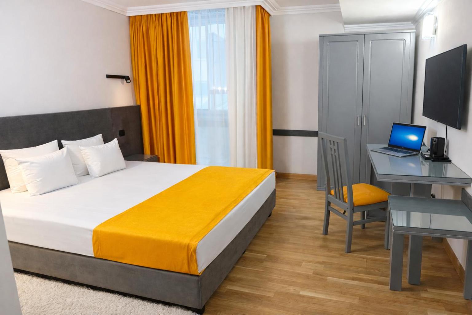 Room, Double or Twin Bed