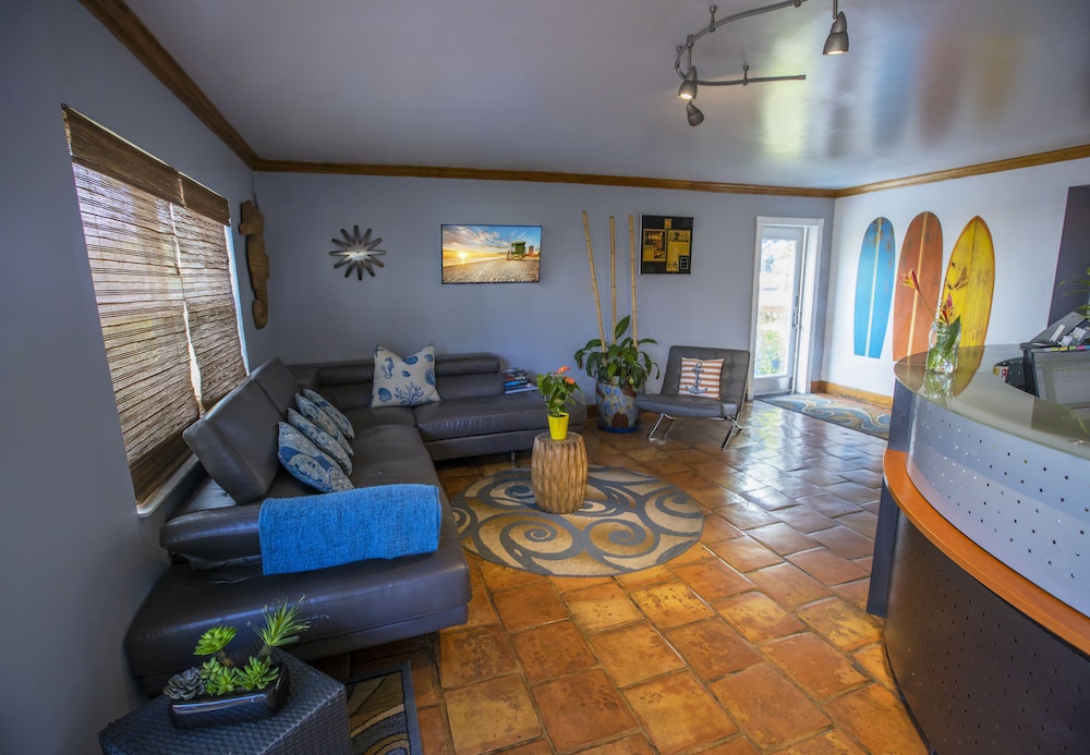 Hollywood Beach Suites Hostel Hotel 37/75