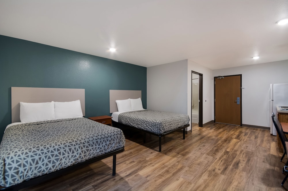 STANDARD, 2 DOUBLE BEDS